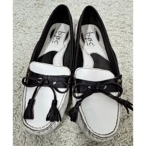BOC‎ Women's White Pebbled Leather Driving Loafers Brown Tassel And Trim Size 8